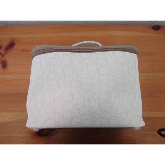 *Calvin Klein Cream Taupe Tan Vinyl Zip Around Train Case Cosmetic Travel Bag - Picture 5 of 11